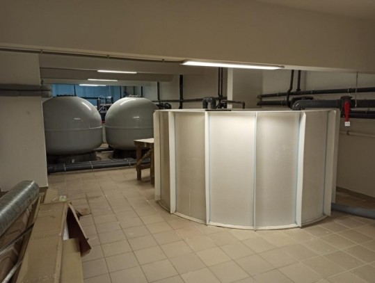 Емкость переливная 4250л. из пластика с верхней крышкой, круглая Ф2,1(1,9)х1,5м