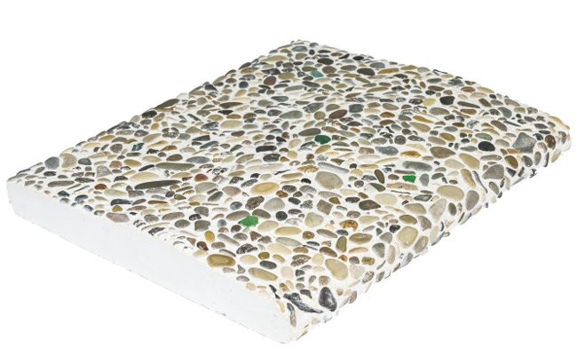 Бордюрный камень для бассейна с галькой.  Плоский ПЛЯЖНЫЙ